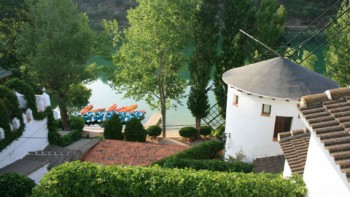 HOTEL-RESTAURANTE ALBAMANJON