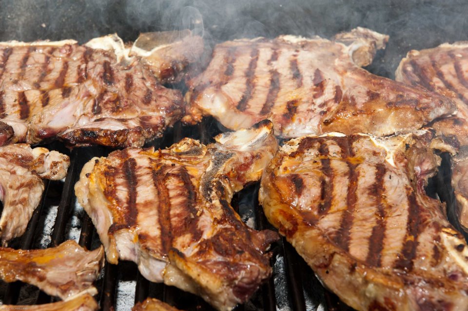 carne a la parrilla en can caus
