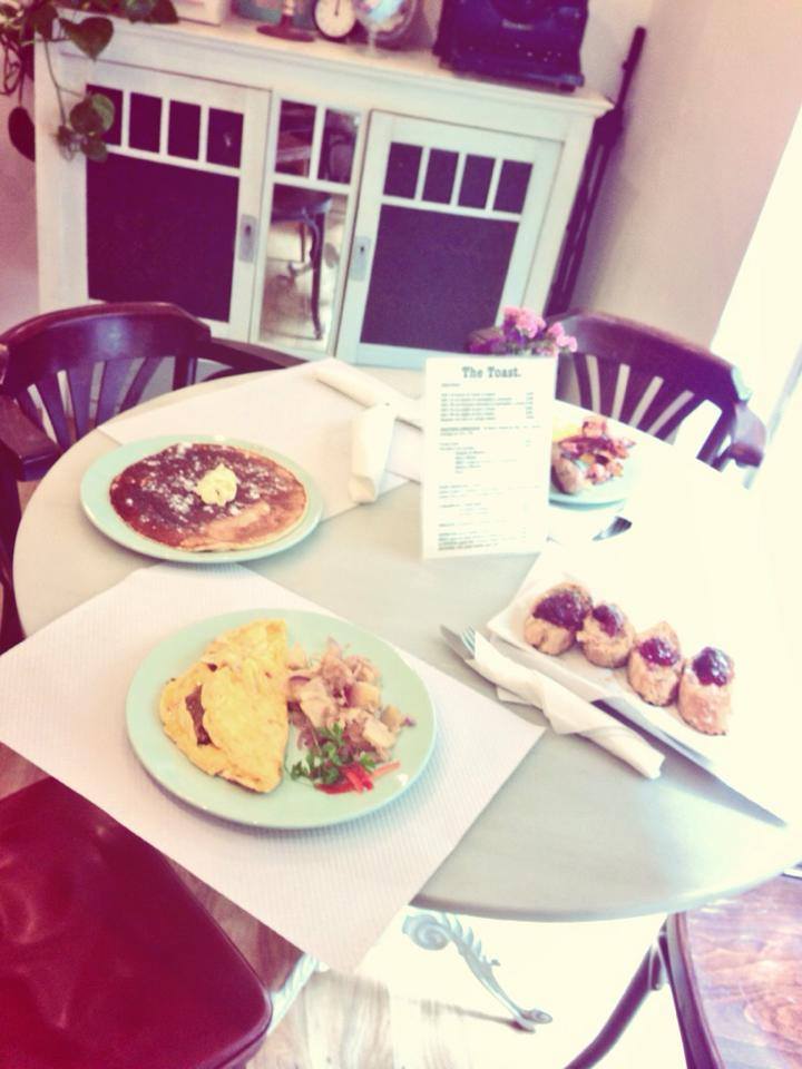 merienda en the toast cafe