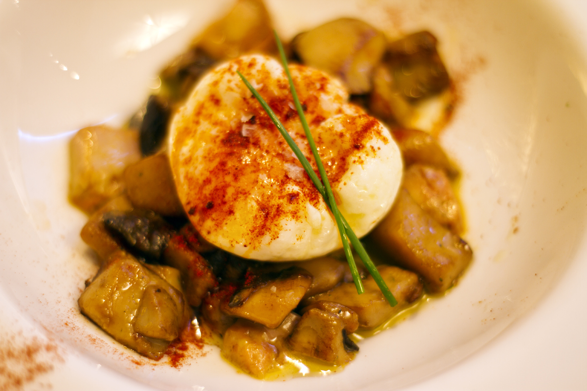 Boletus con Foie y huevo escalfado