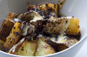Nuestras Bravas con "all i oli" ligero y picante de ñoras, pimiento choricero y chiles
