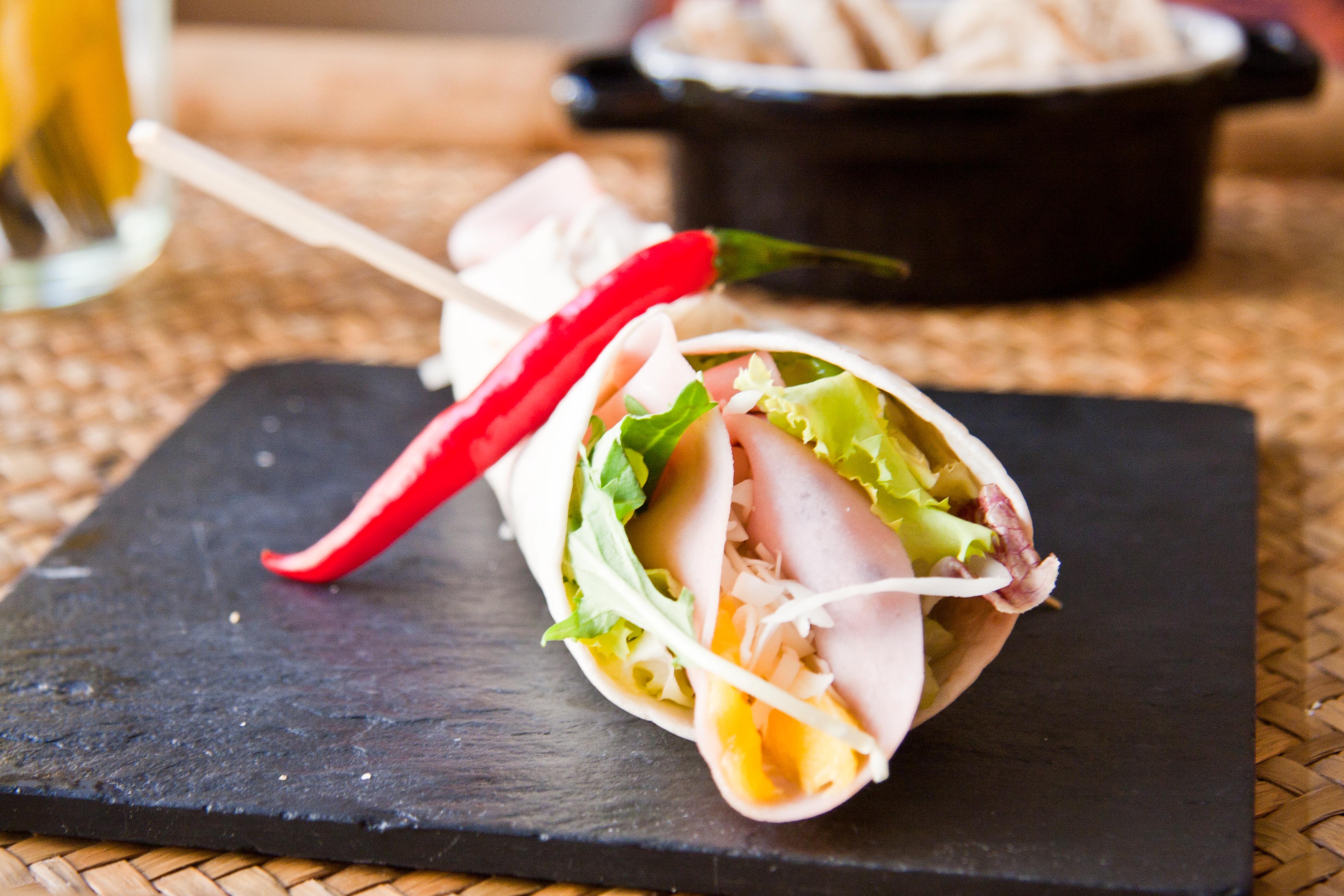 Taco de York y virutas de queso 2.50€