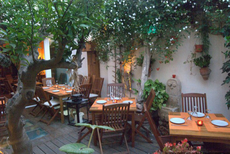 Restaurante El Pie Castillo Aguilas Jardin