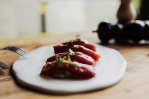 Cuarto y mitad de lomo de atún marinado