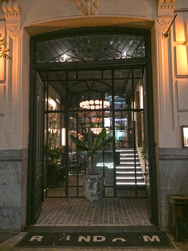 Random en la calle Caracas de Madrid