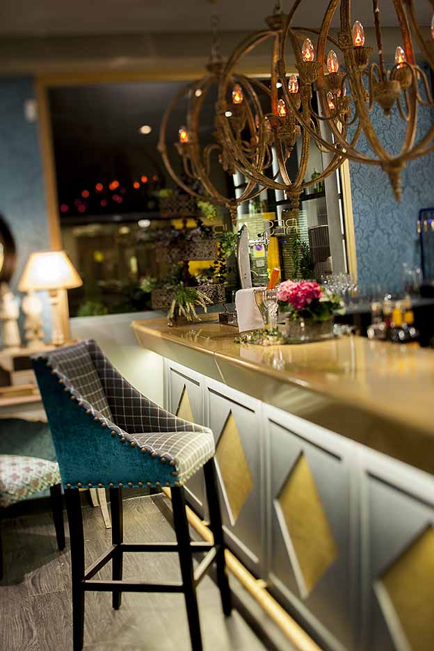 CARLOS OYARBIDE RESTAURANTE & BAR