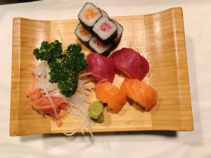 Mixto de sushi y maki de atún y salmón(10)
