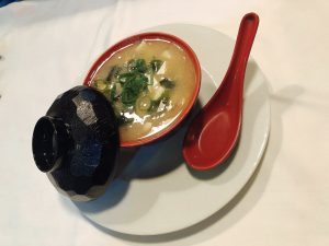 Miso Shiru, sopa japonesa de algas con langostinos y tofu