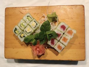 Green Maki, rollito de salmón, atún y menta con aguacate y manzana