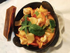 Langostinos con verduras en salsa curry rojo thai