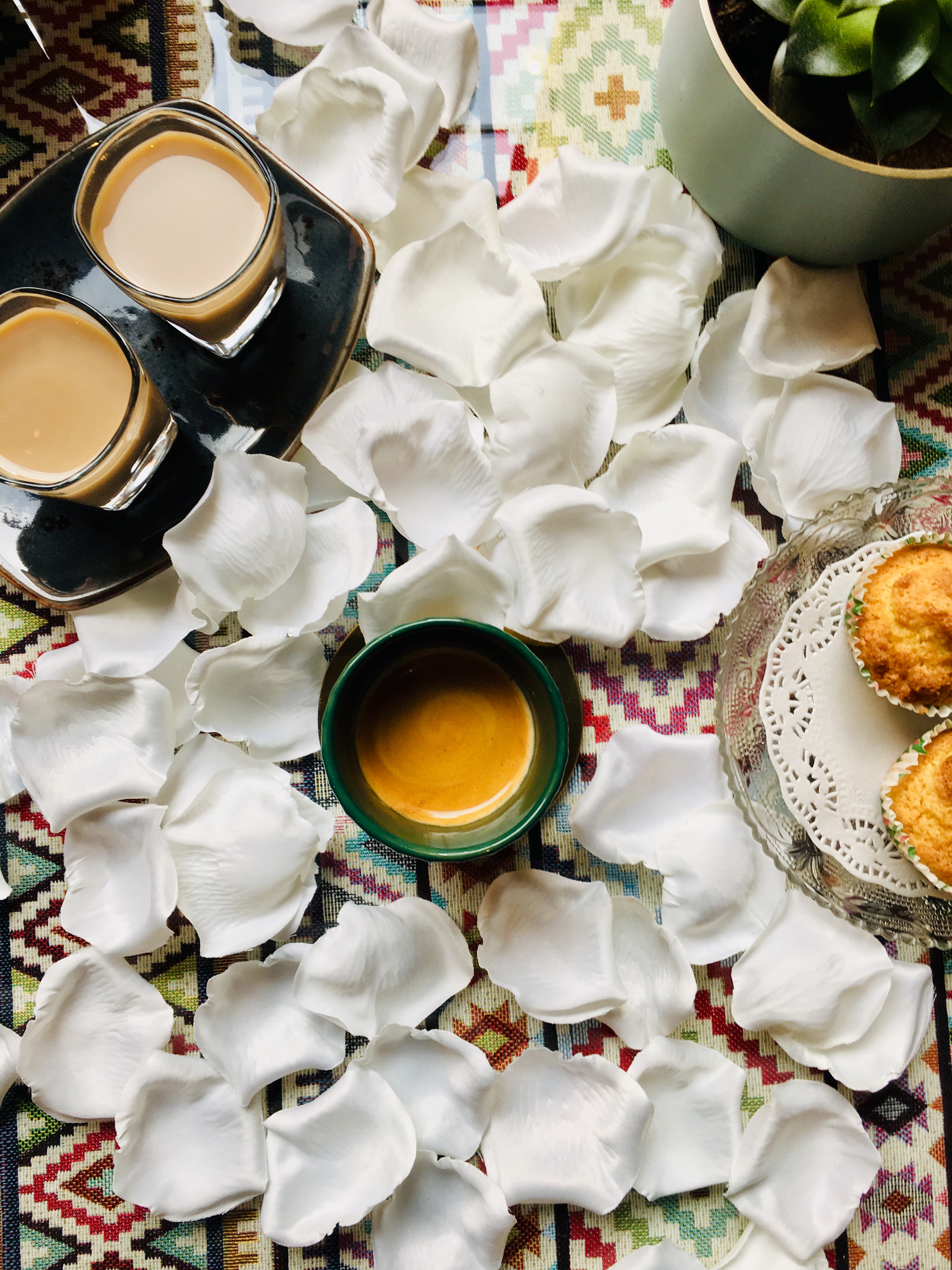 Espresso, crema de orujo, magdalenas de coco