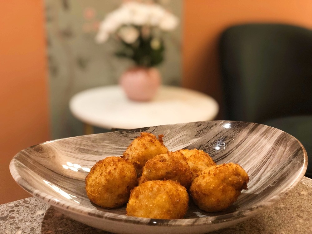 ALMA COCKTAILS & TAPAS