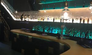 MOET PUB & LOUNGE