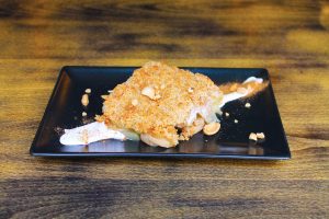 Crumble de manzana y plátano y crema de canela