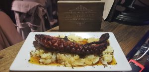 Pulpo a la Parrilla con Sal Negra