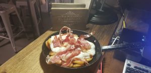 Sartén de Papas y Huevos con Jamón o con Chistorra
