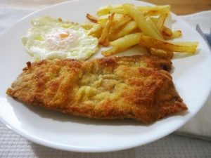 Escalope ternera + huevo + patatas