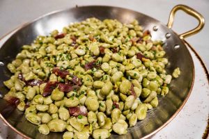 Habitas salteadas con jamón