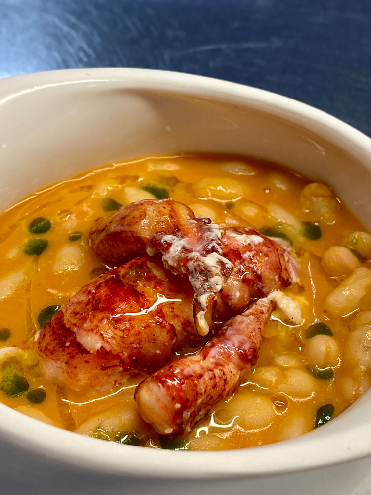 Alubias blancas con bogavante