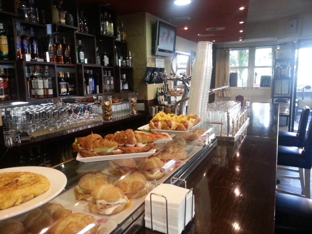 Café + montadito (pulguita)