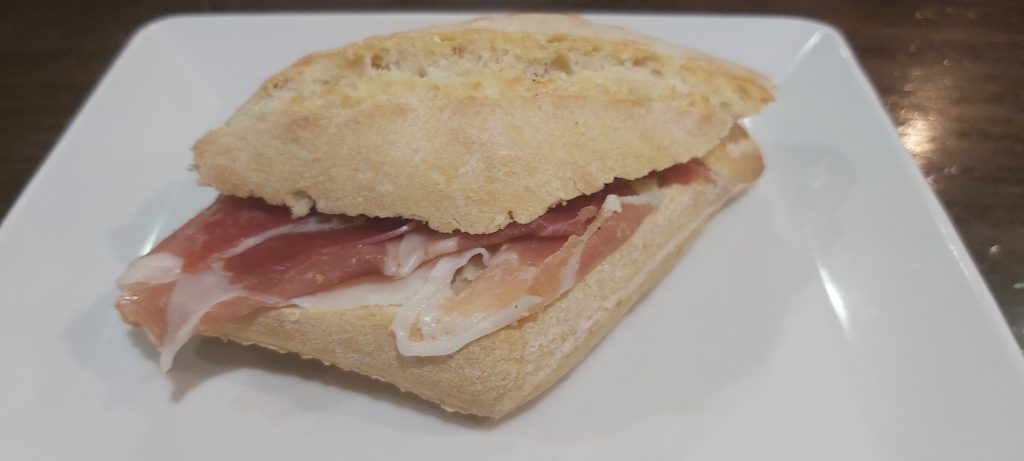 Montadito de jamón serrano