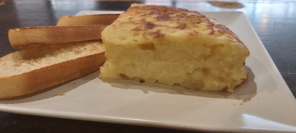 café o infusión + pincho de tortilla de patata casera