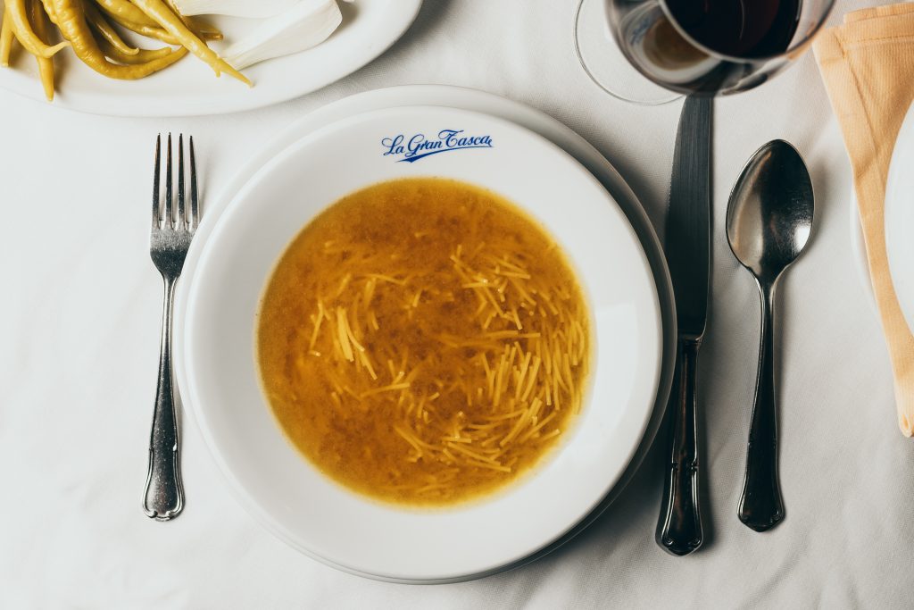 Sopa de cocido con fideos