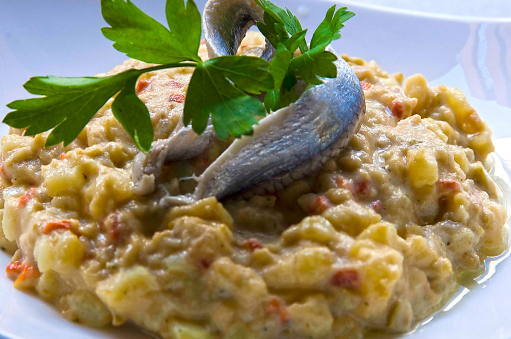 Nuestra ensaladilla rusa con piparra