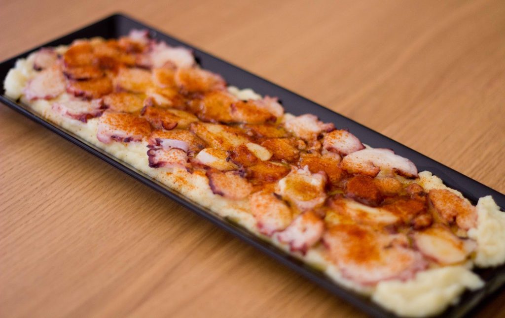 CARPACCIO DE PULPO "A FEIRA" CON PARMENTIER DE PATATA