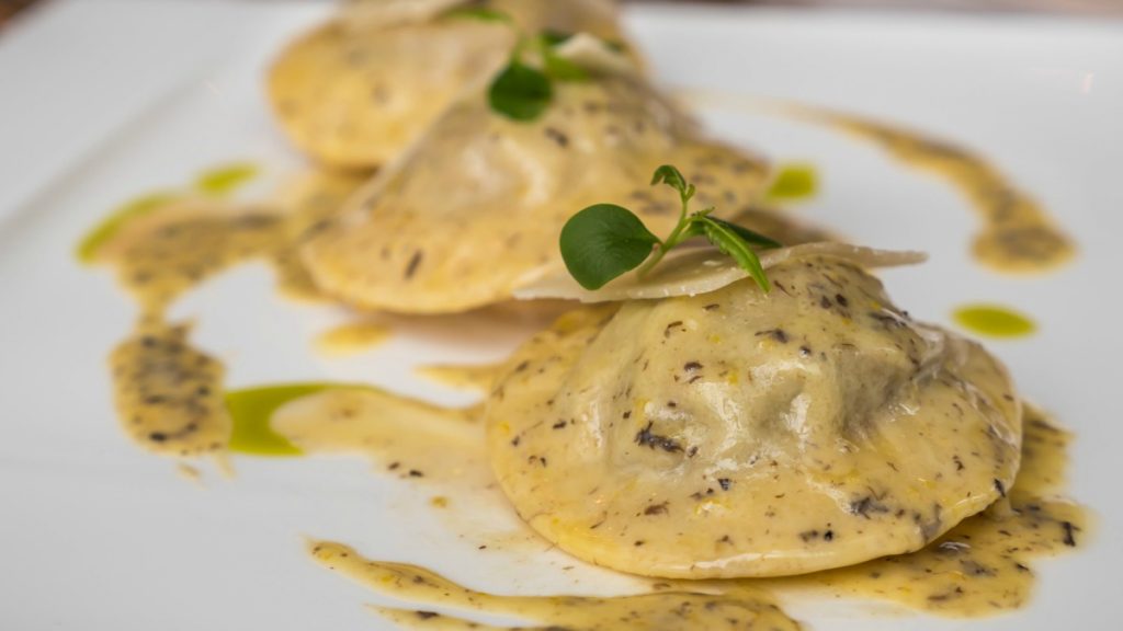 Raviolacci di Burrata e Tartufo e Bianco