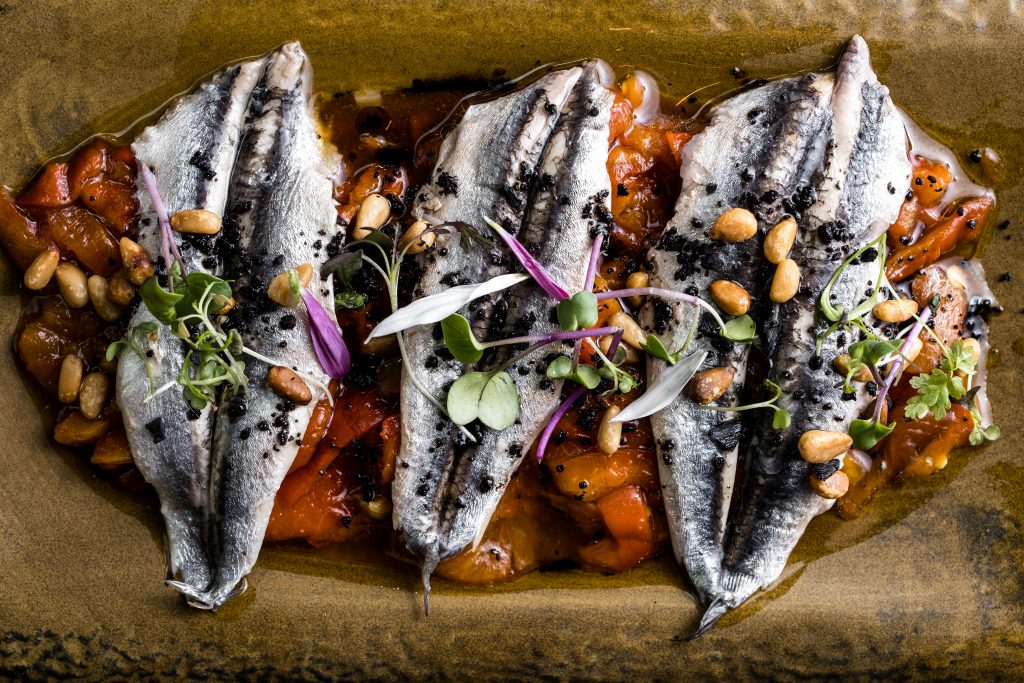 Pimientos asados con boquerones