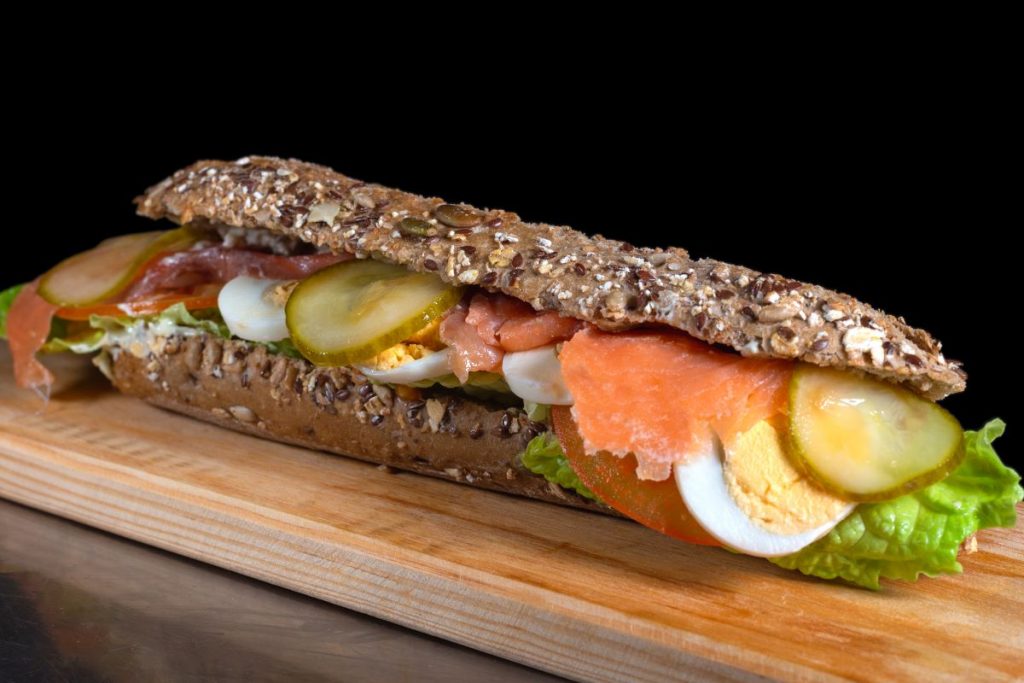 Bocadillo Salmón Ahumado (hecho con pan de cereales)
