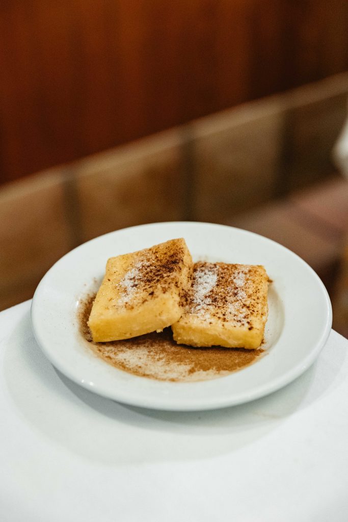 leche frita casera con canela y azúcar