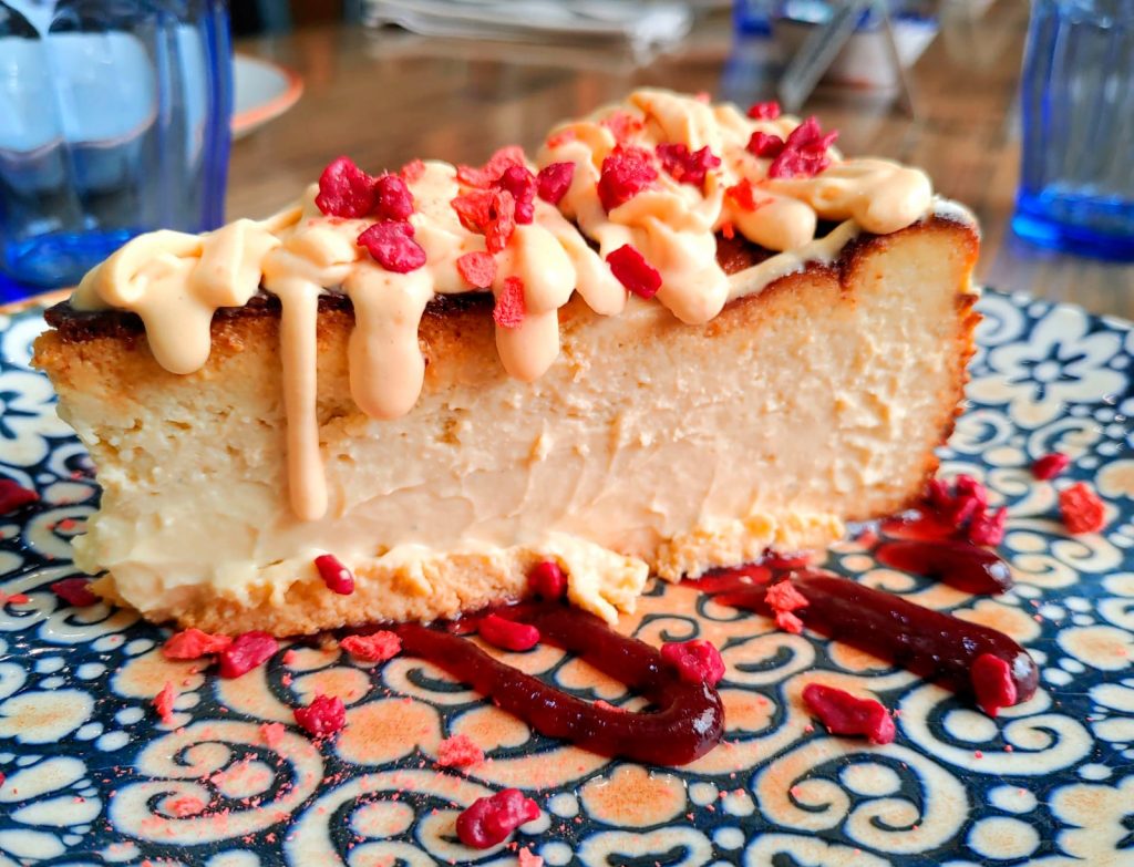 Tarta de queso azul con cremoso de toffee salado