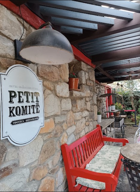 PETIT KOMITÉ