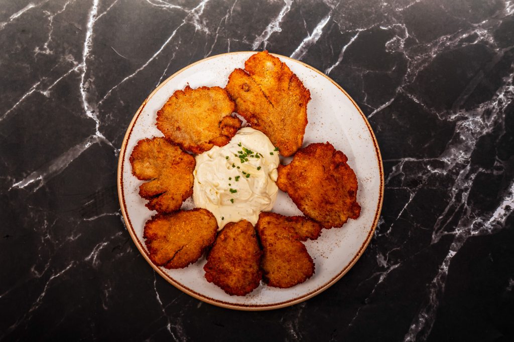 Setas rebozadas con salsa ali oli